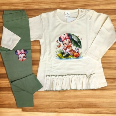 Conjunto roupa infantil camisola creme com personagem e calças verdes com personagem