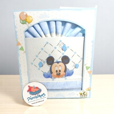 Conjunto de tecido azul claro com estampa de Mickey Mouse em caixa decorativa