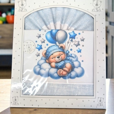 Jogo de roupa de cama infantil azul com ursinho em nuvens azuis e balões