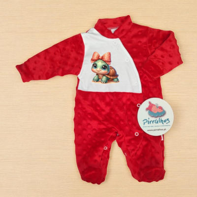 Macacão vermelho para bebé com imagem de tartaruga e laço cor de rosa