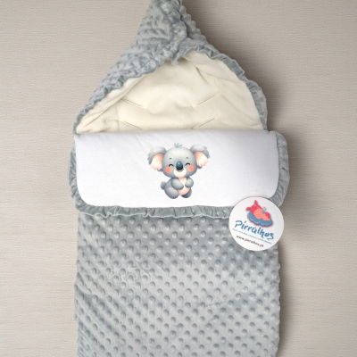 Saco de bebé cinza com textura de bolinhas e estampa de coala