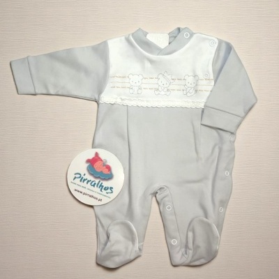 Macacão de bebé cinzento claro com parte superior branca e bordados de ursinhos