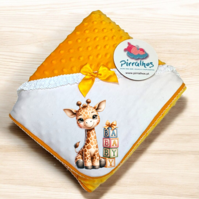 Cobertor de bebé amarelo e branco com girafa e blocos BABY
