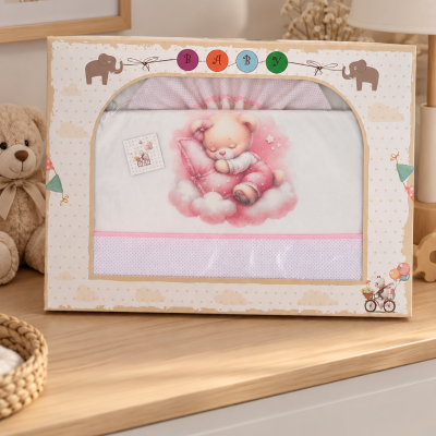 Cobertor de bebé com estampa de ursinho em caixa decorada com elefantes e balões