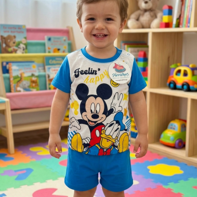 Camisola e calção de criança com estampado de personagens da Disney