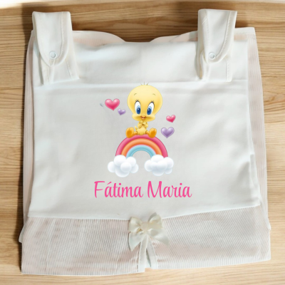 Fralda branca com estampado de Tweety e texto personalizado
