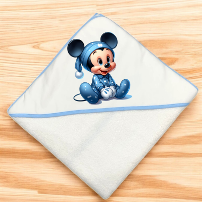 Toalha de bebé branca com borda azul e imagem de Mickey Mouse bebé em pijama azul