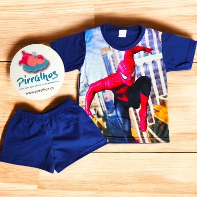 Conjunto de roupa de criança com t-shirt do Homem-Aranha e calções azuis