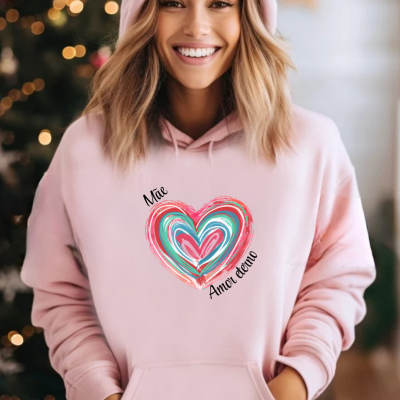 Sweatshirt rosa claro com capuz e estampa de coração colorido com texto Mãe Amor eterno