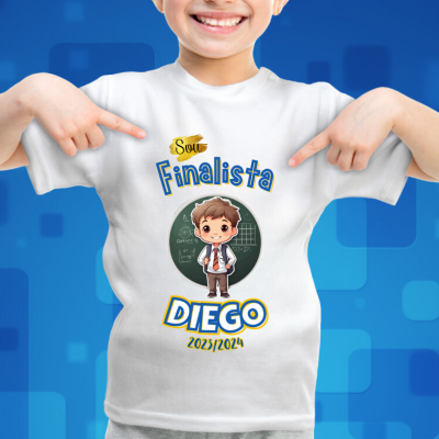 Criança a usar t-shirt branca com texto e ilustração de finalista Diego