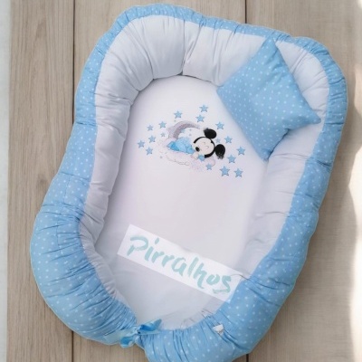 Ninho para bebé azul com desenho de ursinho e estrelas