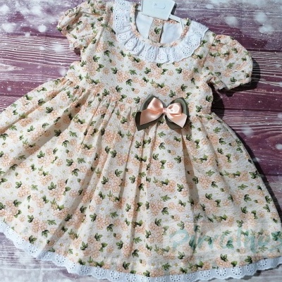 Vestido infantil floral com laço rosa e renda branca