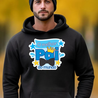 Homem com sweatshirt preta com capuz e estampa colorida 