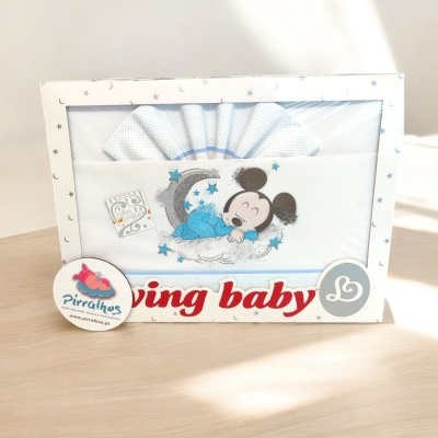 Conjunto de roupa para bebé com estampado do Mickey na embalagem