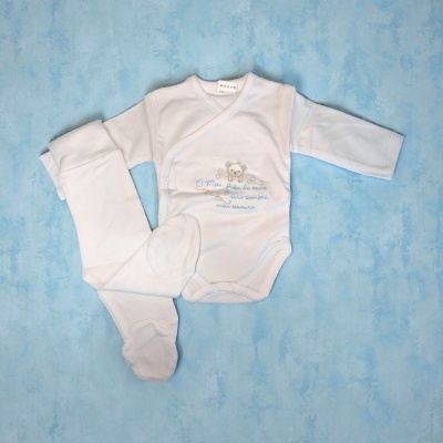 Conjunto de bebé branco com body bordado e calças