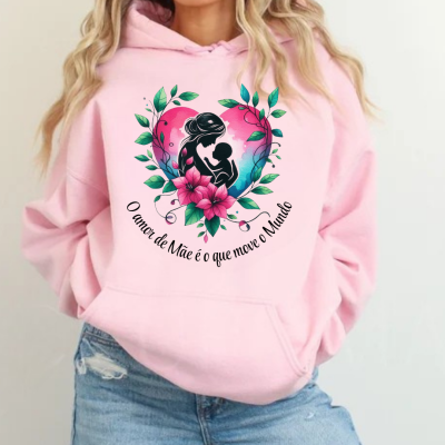 Sweatshirt rosa com estampa de mãe e filho em coração com texto em português