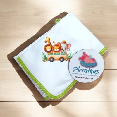 Pano de algodão branco com animais e etiqueta Pirralhos