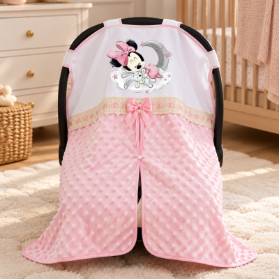 Capa rosa para cadeirinha de bebé com laço e imagem da Minnie a dormir.