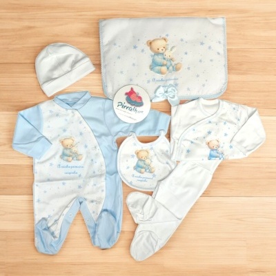 Conjunto de roupa para bebé com babygrows, bibe, manta e gorro com urso e estrelas