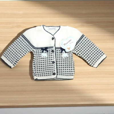 Casaco de malha branco e azul escuro para bebé com padrão xadrez e botões