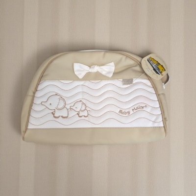 Bolsa bege e branca com bordados de elefantes e laço