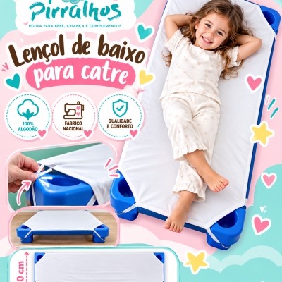Lençol de baixo branco para catre infantil em catre azul com criança de pijama claro