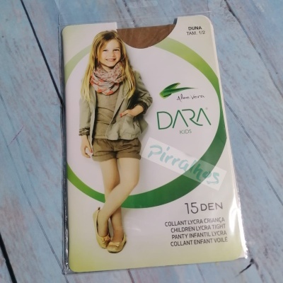 Embalagem de collants DARA KIDS castanho claro com imagem de menina loira vestindo roupa bege