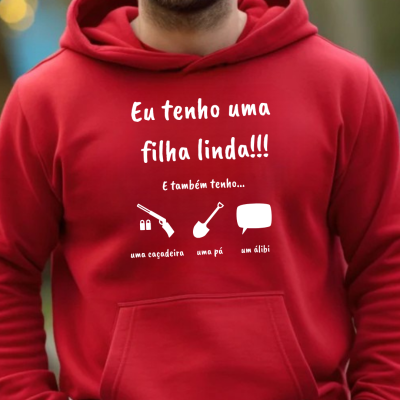 Camisola vermelha com texto e ícones em branco