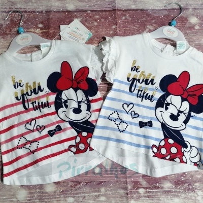 Duas t-shirts infantis brancas com estampado da Minnie Mouse e riscas coloridas