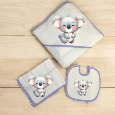 Conjunto de toalha com capuz, paninho e babete com estampa de koala cinzento e rosa