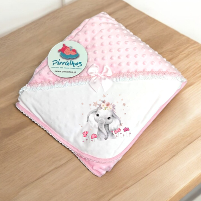 Manta rosa e branca estampada com elefante para bebé