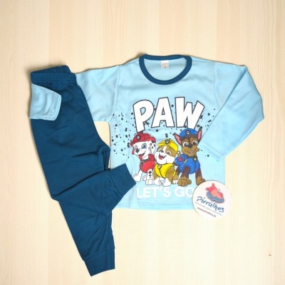 Pijama infantil azul com personagens Paw Patrol e calças azul escuras.