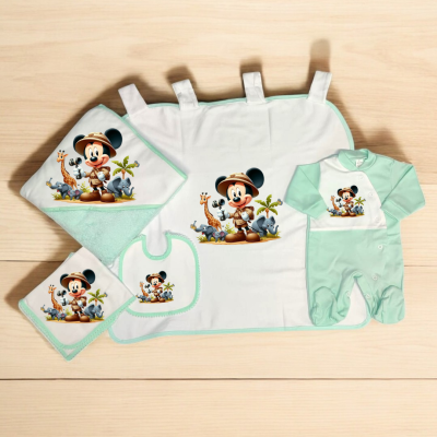 Conjunto de roupa e acessórios para bebé com estampa do Mickey Mouse explorador na praia