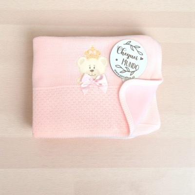 Manta rosa de bebé com ursinho bordado e selo Cheguei ao Mundo