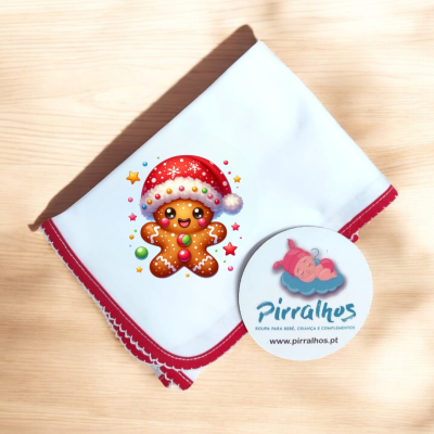 Fralda branca com borda vermelha e ilustração de biscoito de gengibre com gorro de Natal