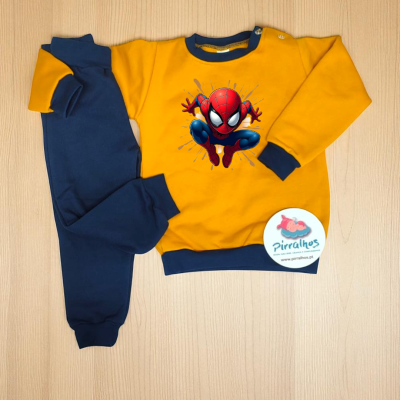 Conjunto de roupa infantil amarelo e azul com Homem-Aranha