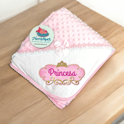 Manta de bebé rosa e branca com bordado 'Princesa' e laço rosa