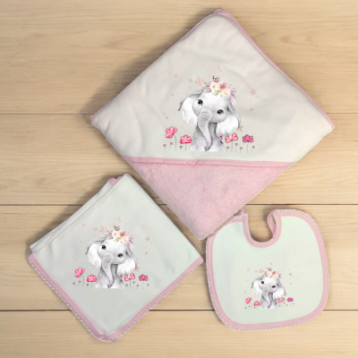 Conjunto de três artigos de bebé rosa e branco com elefante decorativo.