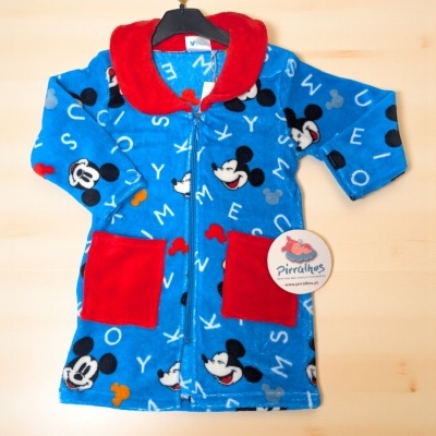 Roupão infantil azul com estampa do Mickey Mouse e bolsos vermelhos