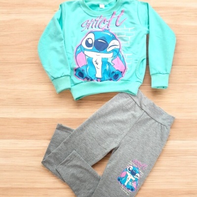 Conjunto infantil com sweat verde água e calças cinza com estampa do personagem Stitch