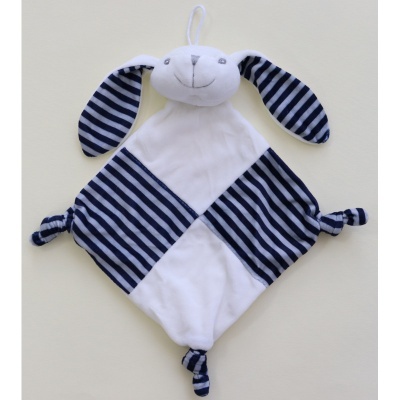 Manta de peluche para bebé com forma de coelho e padrões de riscas azuis e brancas