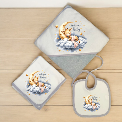 Conjunto de toalha, fralda e babete para bebé com ilustração de girafa e texto Welcome baby