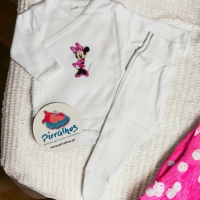 Conjunto roupa bebé branco com estampa Minnie