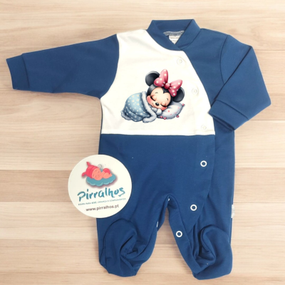 Pijama de bebé azul e branco com estampa da Minnie a dormir