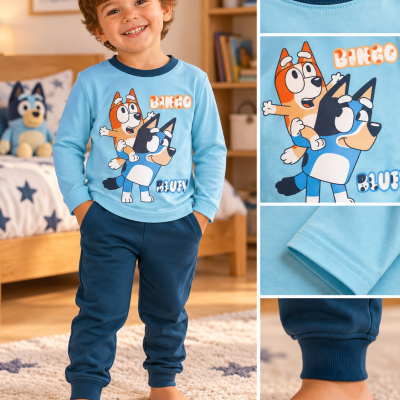 Pijama infantil azul claro com estampa de Bingo e Bluey e calças azul escuras