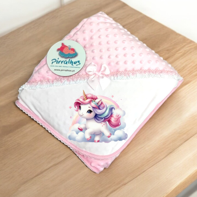 Manta rosa para bebé com unicórnio e etiqueta Pirraltos