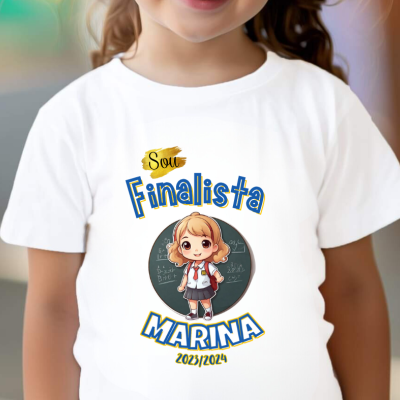 T-shirt branca com ilustração de menina e texto Sou Finalista MARINA 2023/2024