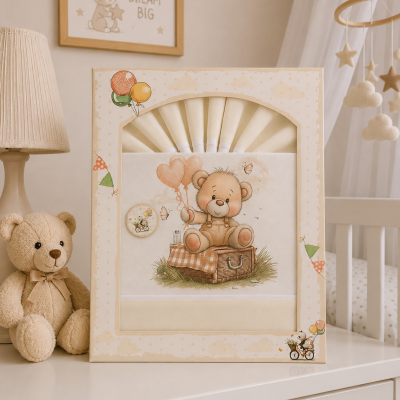 Pacote de fraldas com ilustração de ursinho em quarto de bebé