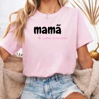 T-shirt rosa com texto 'mamã de uma princesa' e calções de ganga