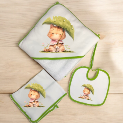 Conjunto de toalha, toalhita e babete com desenho de gato e folhas verdes